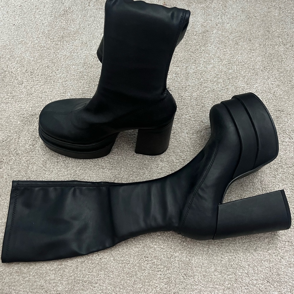 Black Platform Heeled Boots - Picture 4 of 4